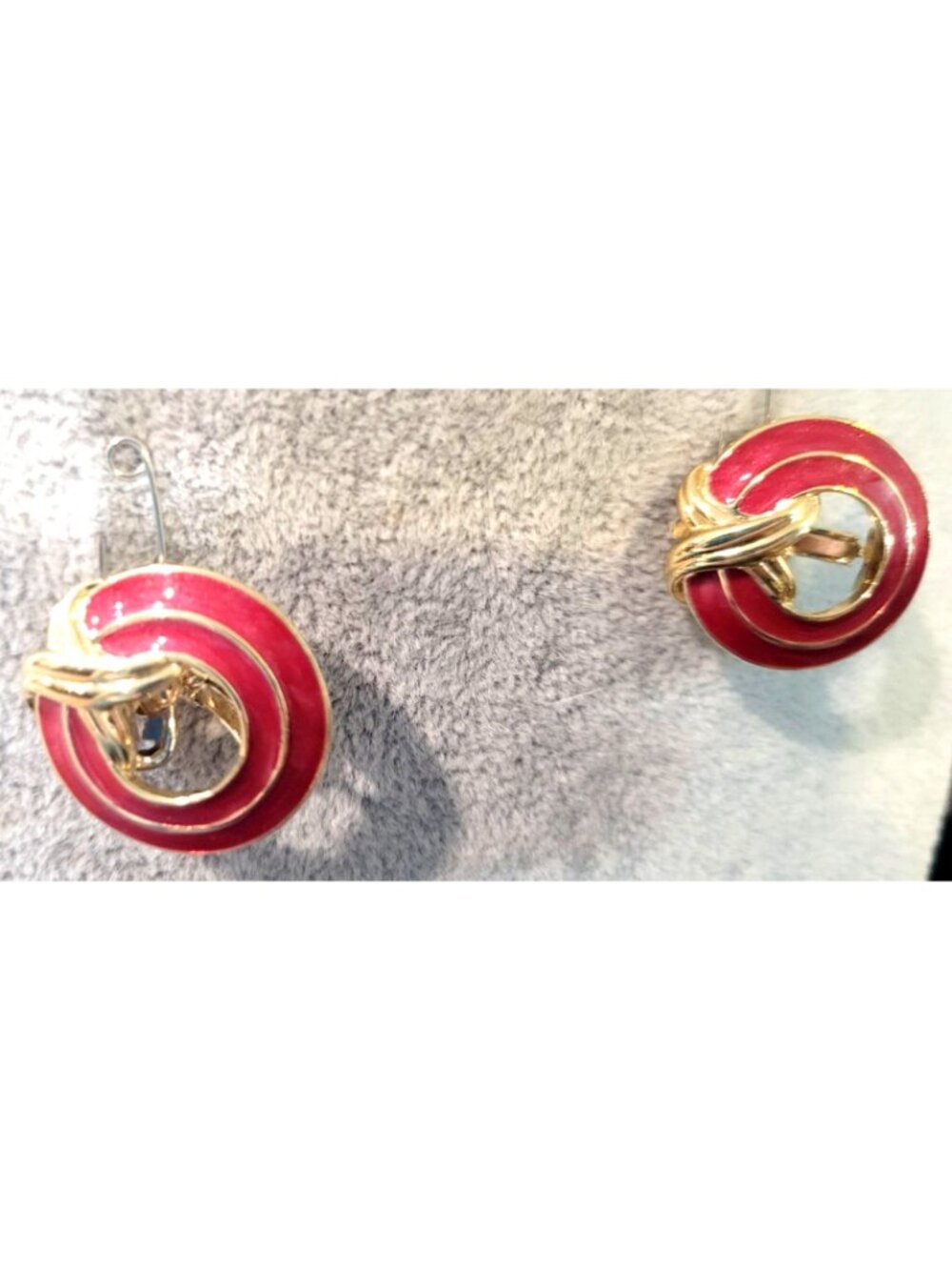 Vintage Trifari Gold Tone Knot Red Enamel Clip on Earrings 1980s Statement - Picture 2 of 8